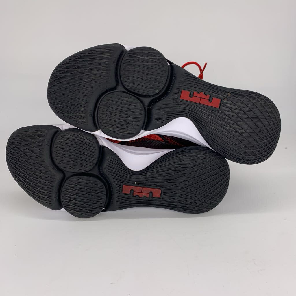 LeBron Witness 4 Sneakers ...