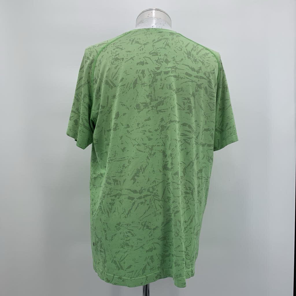 Lululemon T-Shirt