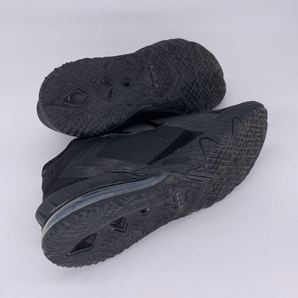 Nike Lebron 18 Low Zero Dark 23
