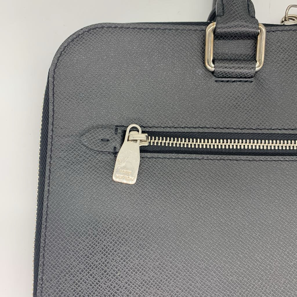 Louis Vuitton Taiga Porte Documents Slim Portfolio Case