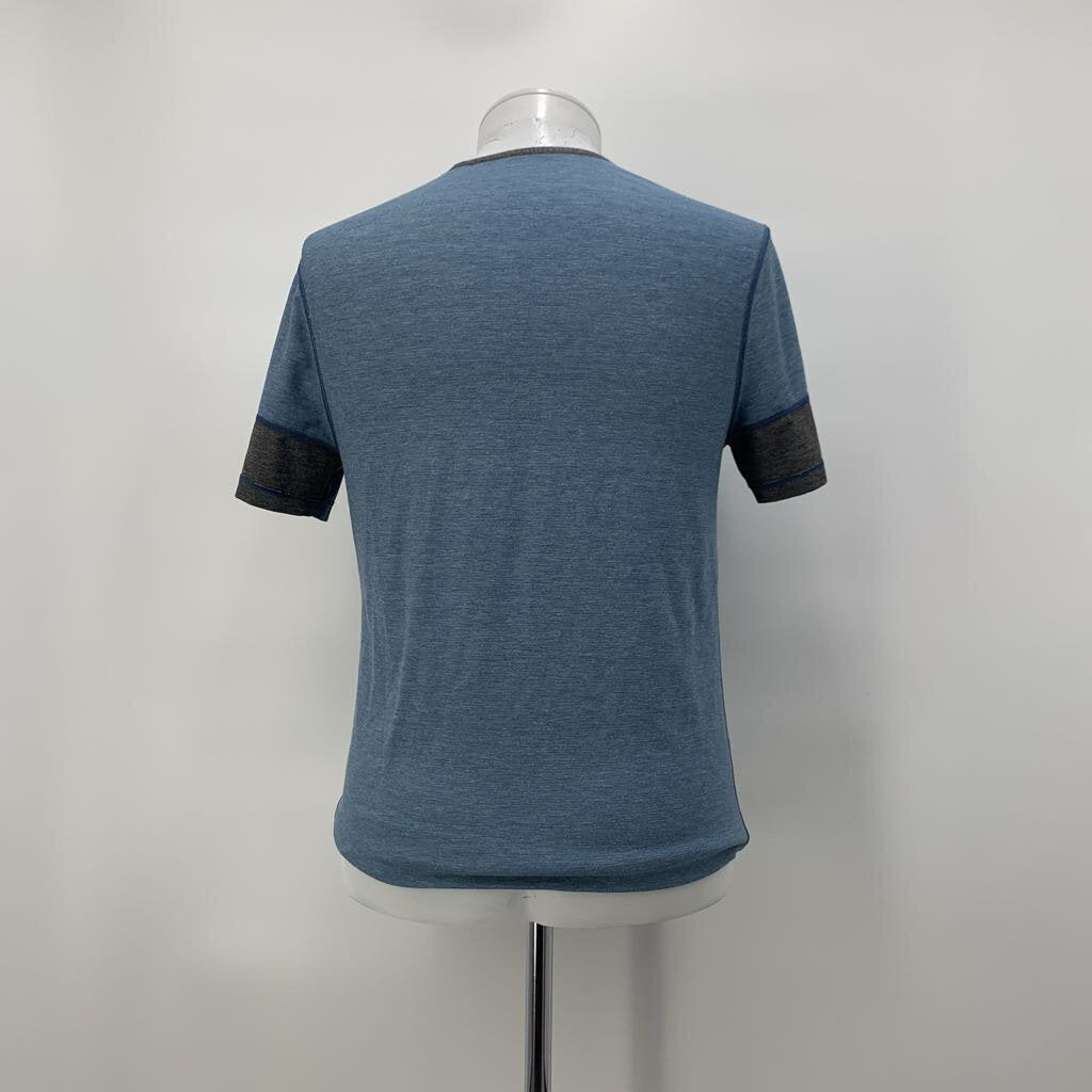 Lululemon T-Shirt