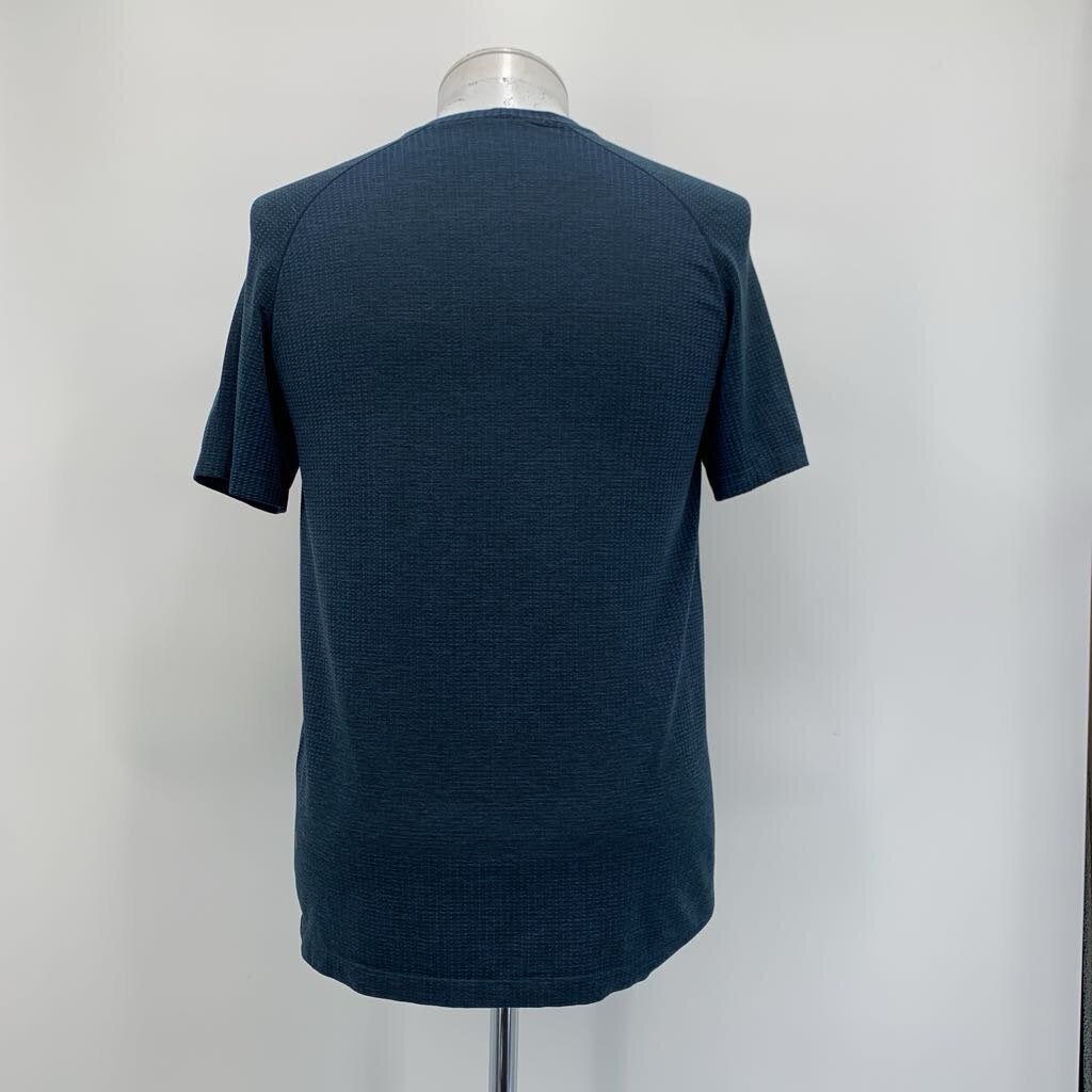 Lululemon T-Shirt