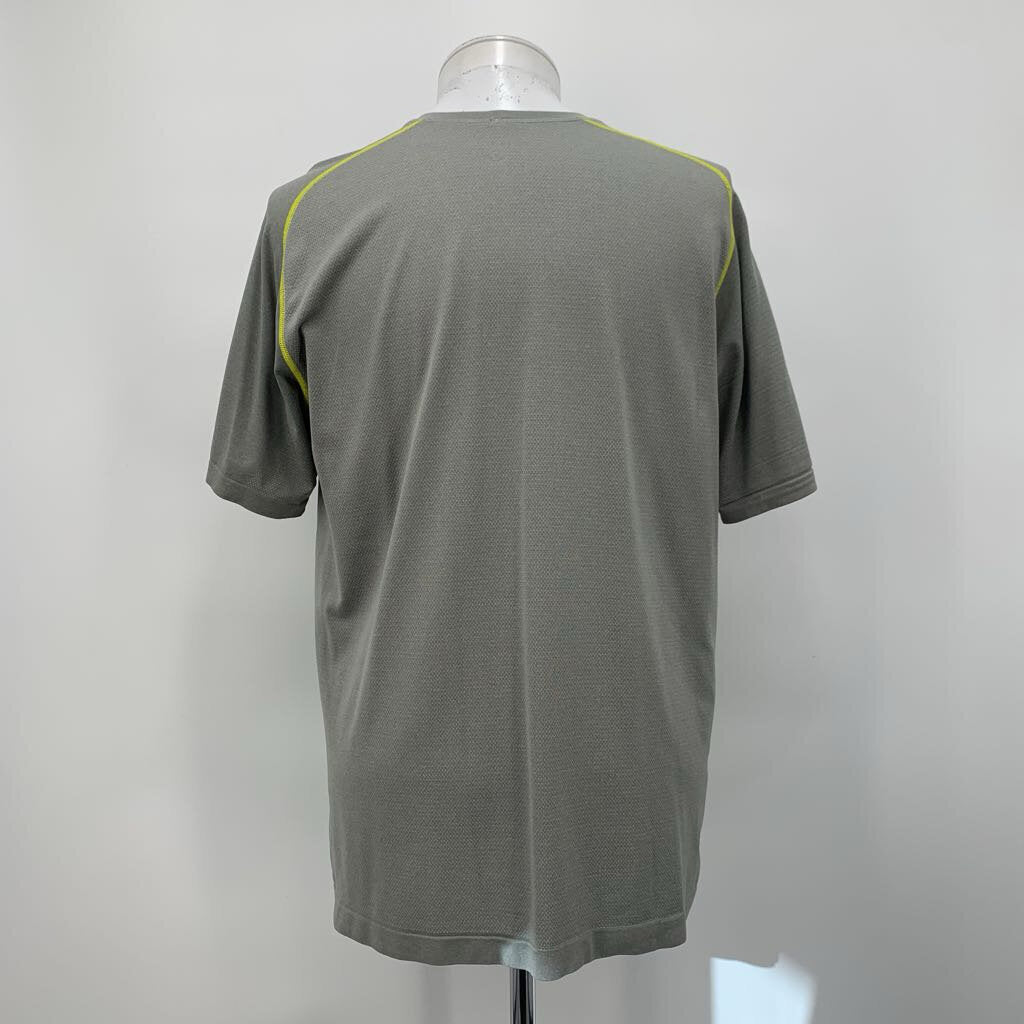 Lululemon T-Shirt