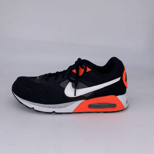 Nike Air Max IVO Sneakers