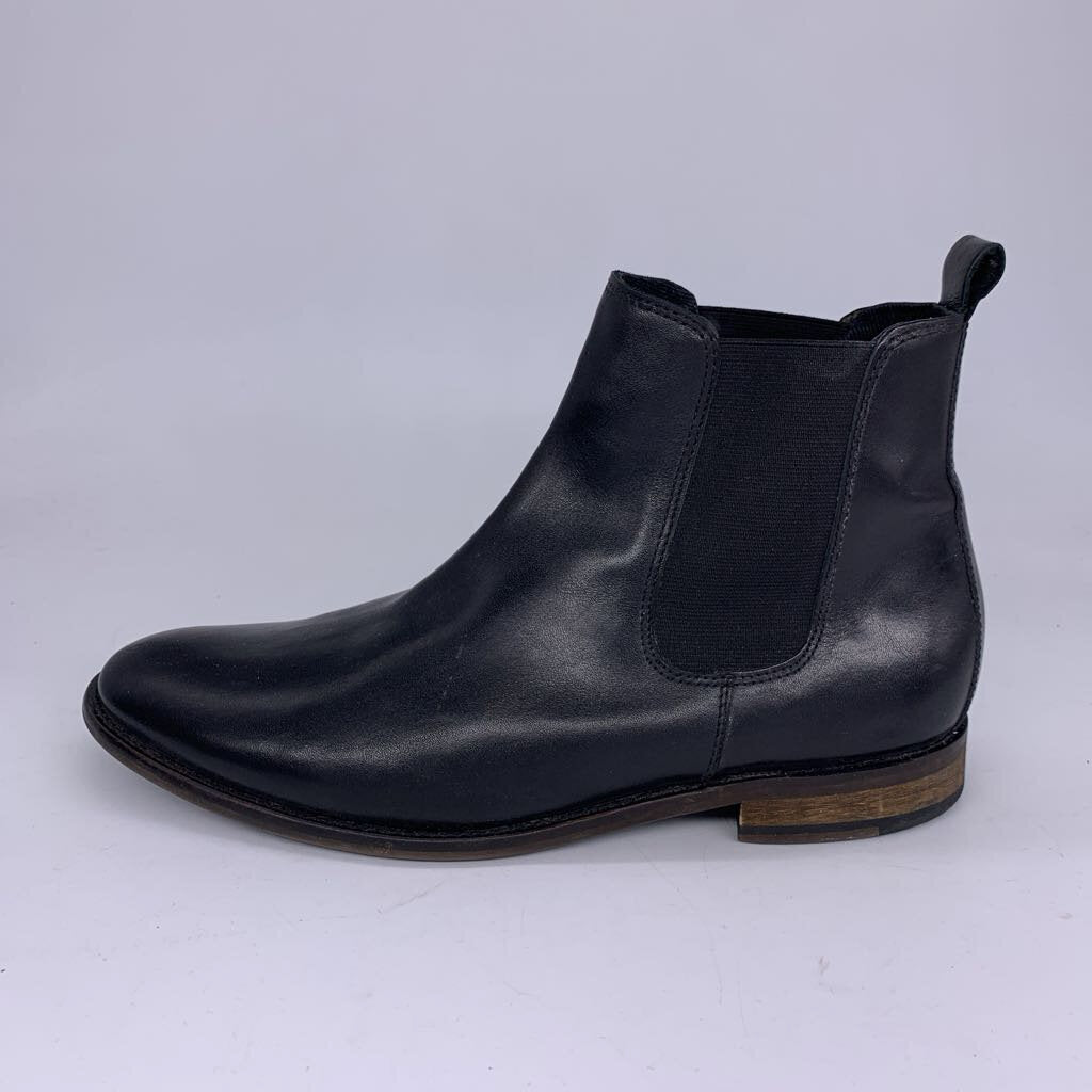 Banana Republic Chelsea Boots