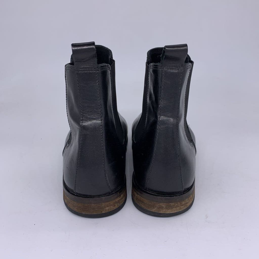 Banana Republic Chelsea Boots