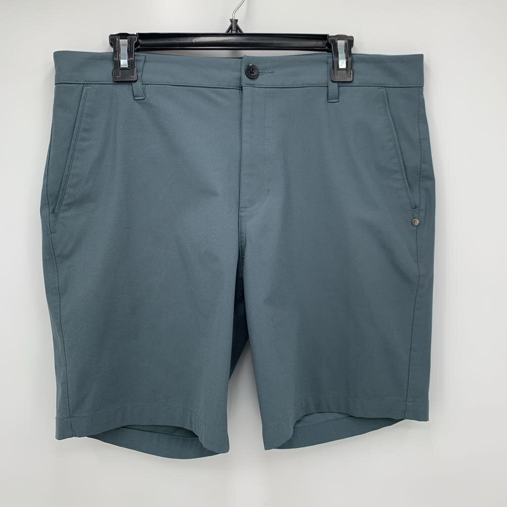 Vuori Shorts