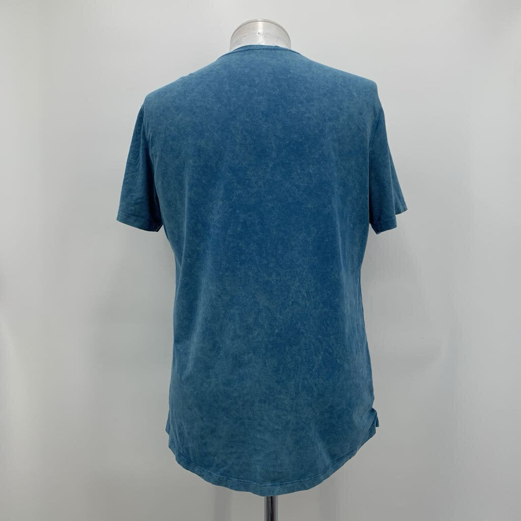Lululemon T-Shirt