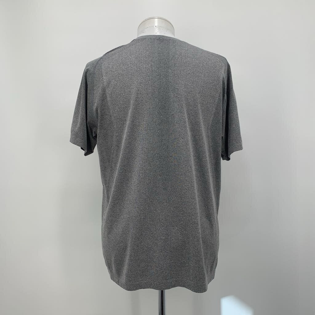 Lululemon T-Shirt